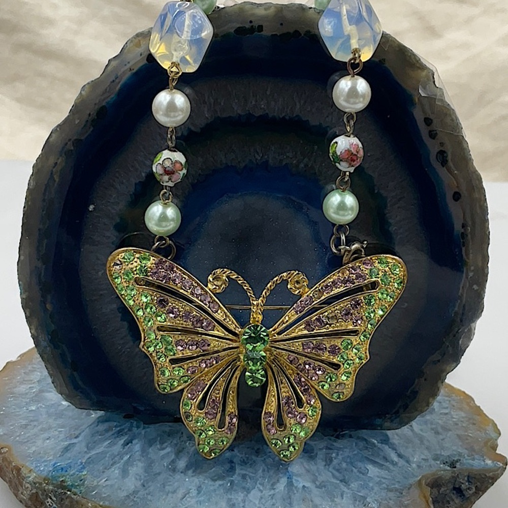 26”Gold ButterflyNecklace W/Pendant Featuring Green & Purple Sparkling Crystals - Picture 2 of 4